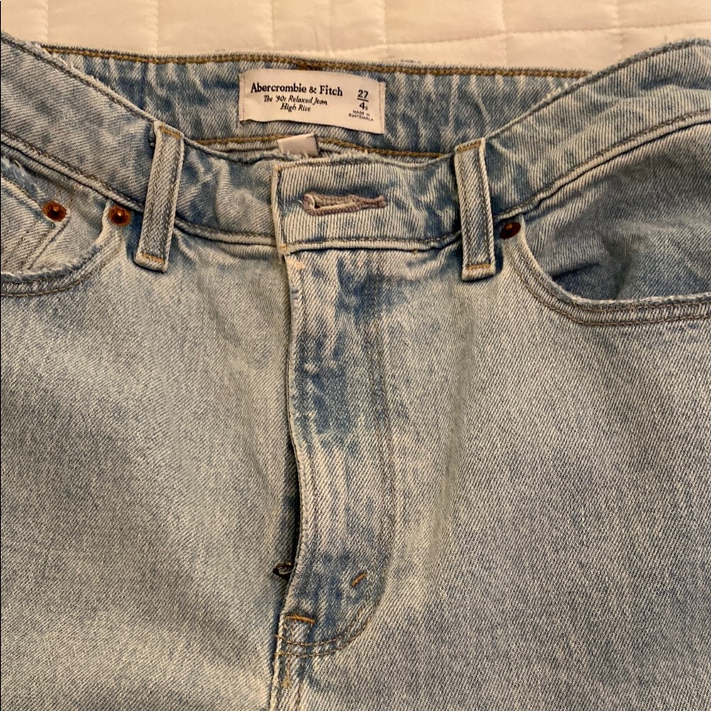 Abercrombie & Fitch Light Women’s 90 s Relaxed Jeans-Curve Love 27 short